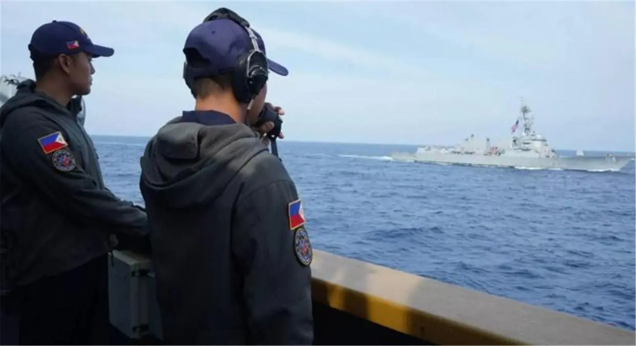 金富宝配资 菲律宾海空兵力出动，拦截中国船只，没等解放军出手，船沉了