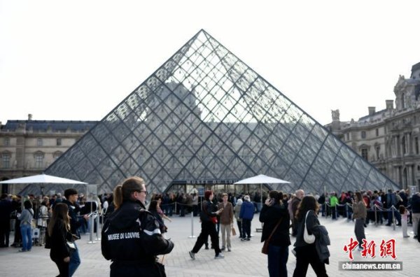 容新策略 法国卢浮宫在遭遇严重盗窃案后重新开放